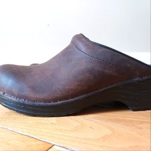 Dansko Women's size 37 Brown Clogs